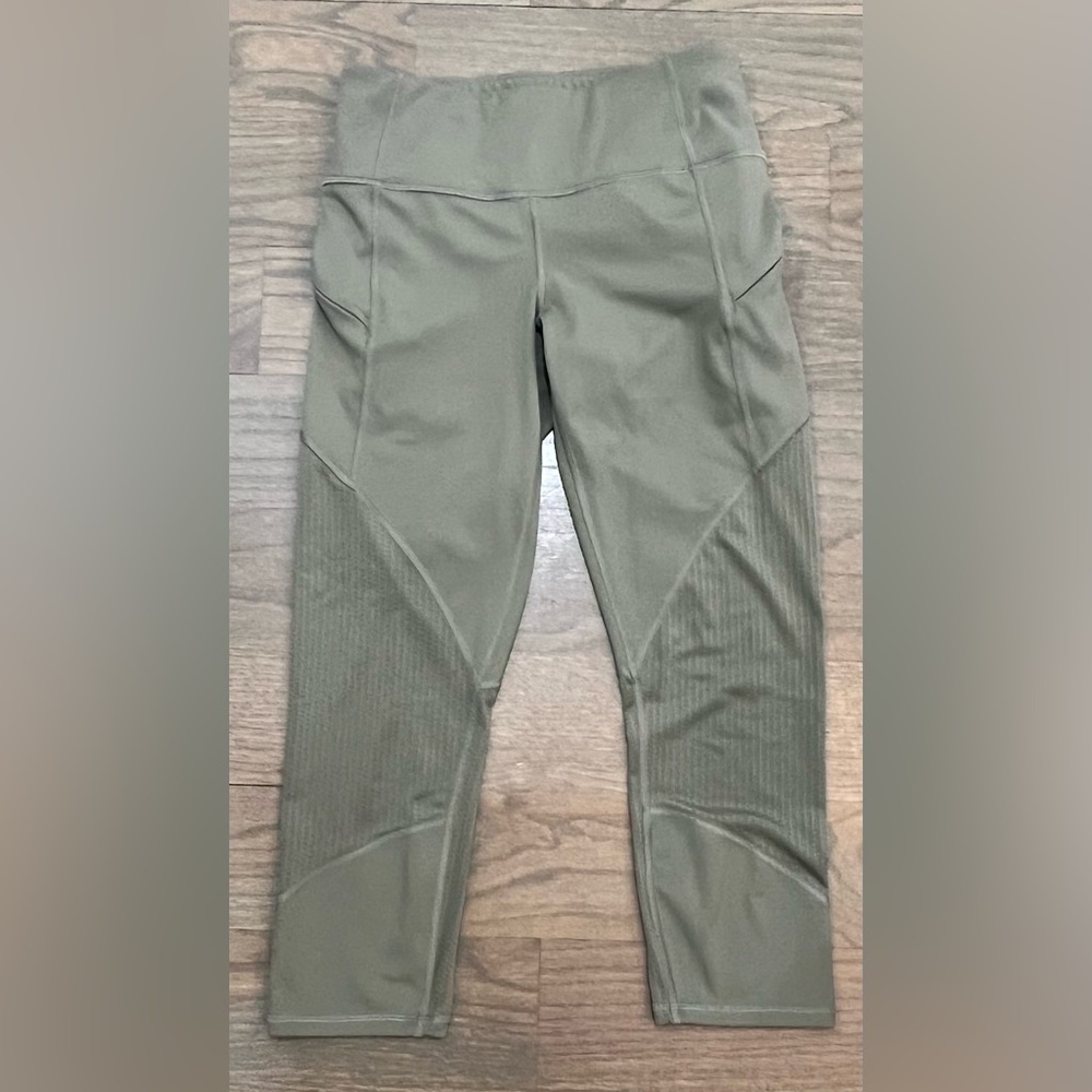 ATHLETA MESH CONTENDER CAPRI XS